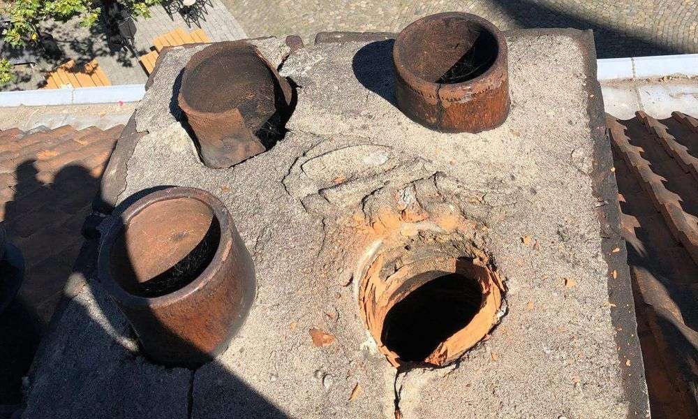 Beschadigde schoorsteen R-about-img (1)