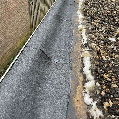 Randen van een bitumen dak inspecteren R-about-img (1)